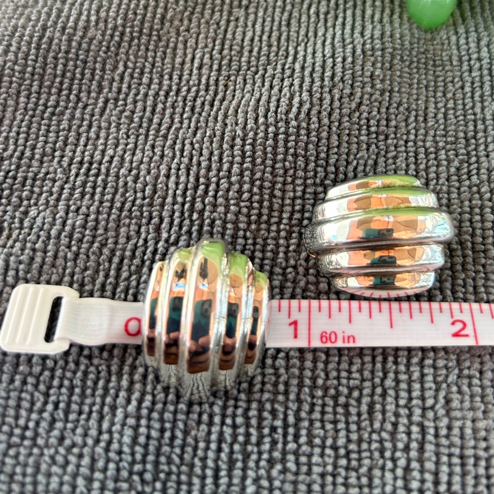 Vintage Sterling shell clip back earrings - Picture 9 of 9